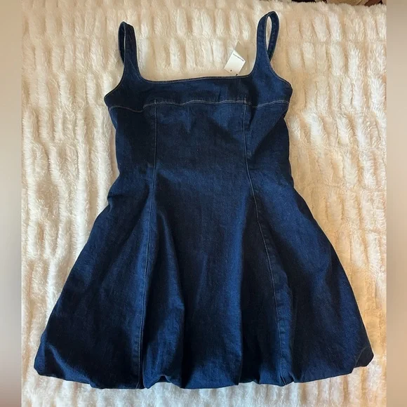 NWT Abercrombie Women’s Squareneck Bubble Hem Denim Mini Dress Size M - Picture 2 of 8